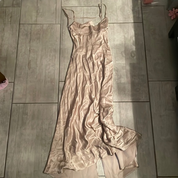 brand new dress with a defect, a bit too small for me - Picture 1 of 4